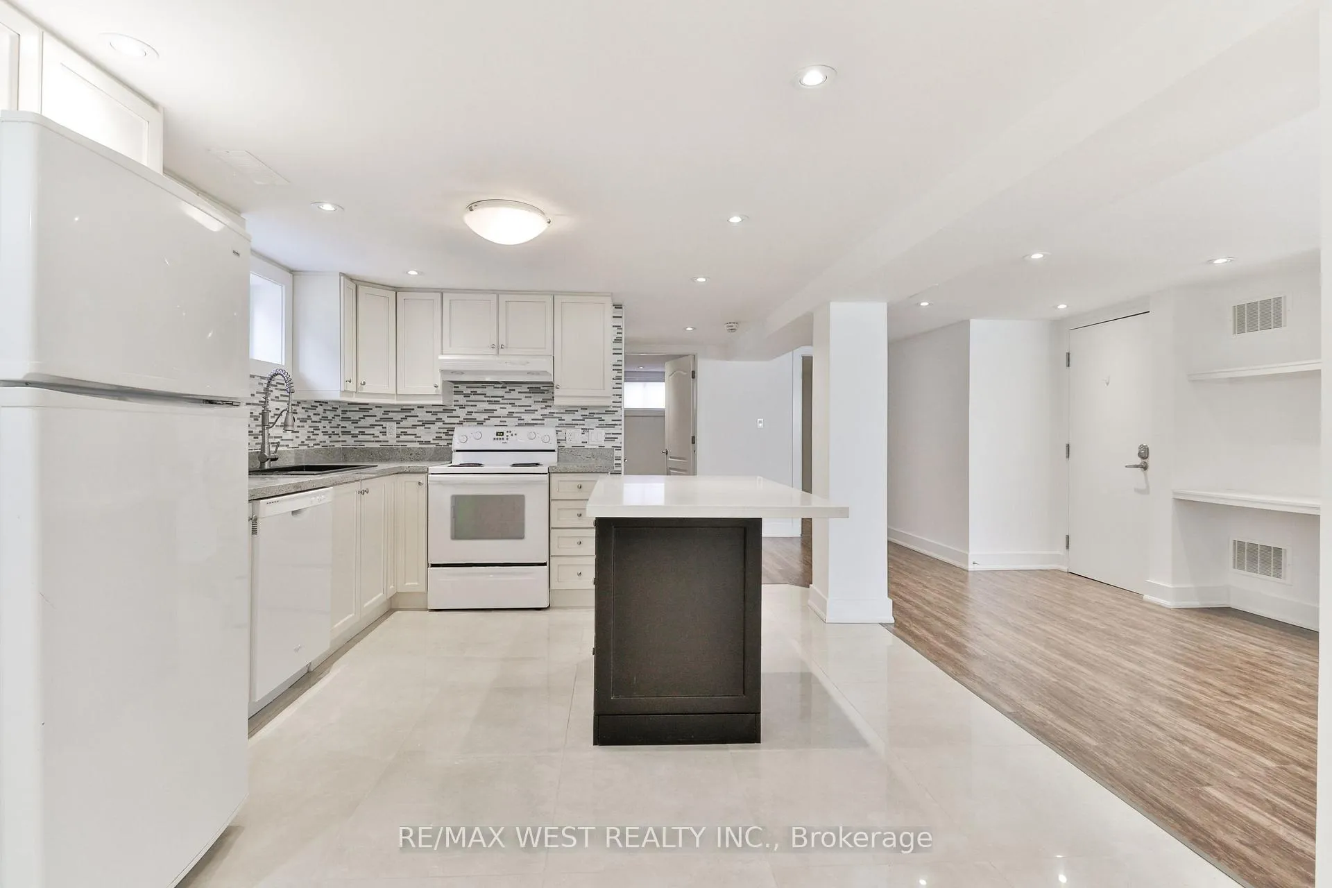 Photo 15 of Unit Basement, 13 Richardson Drive, Aurora, Aurora Highlands — HOMEH