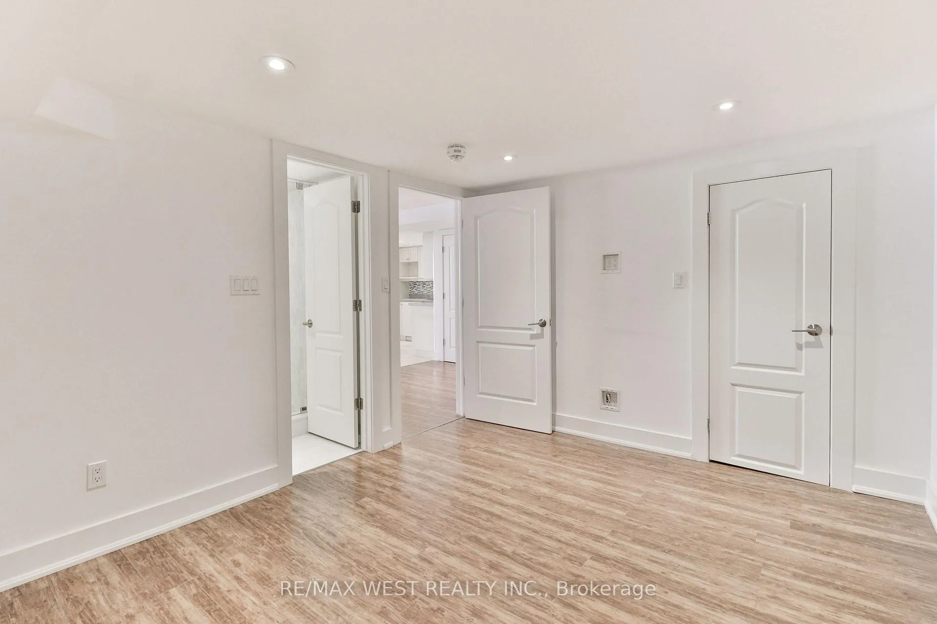 Photo 17 of Unit Basement, 13 Richardson Drive, Aurora, Aurora Highlands — HOMEH