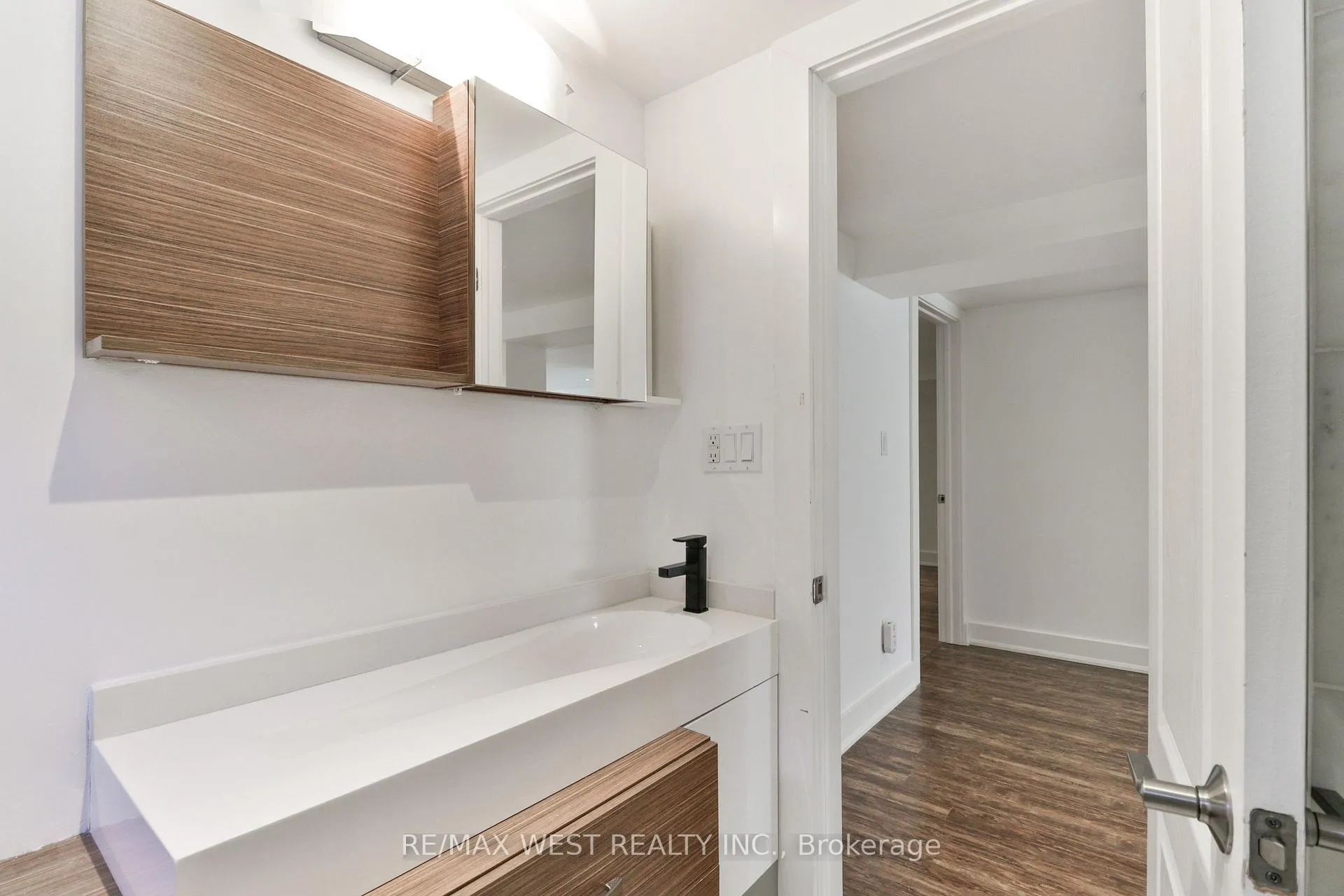 Photo 18 of Unit Basement, 13 Richardson Drive, Aurora, Aurora Highlands — HOMEH