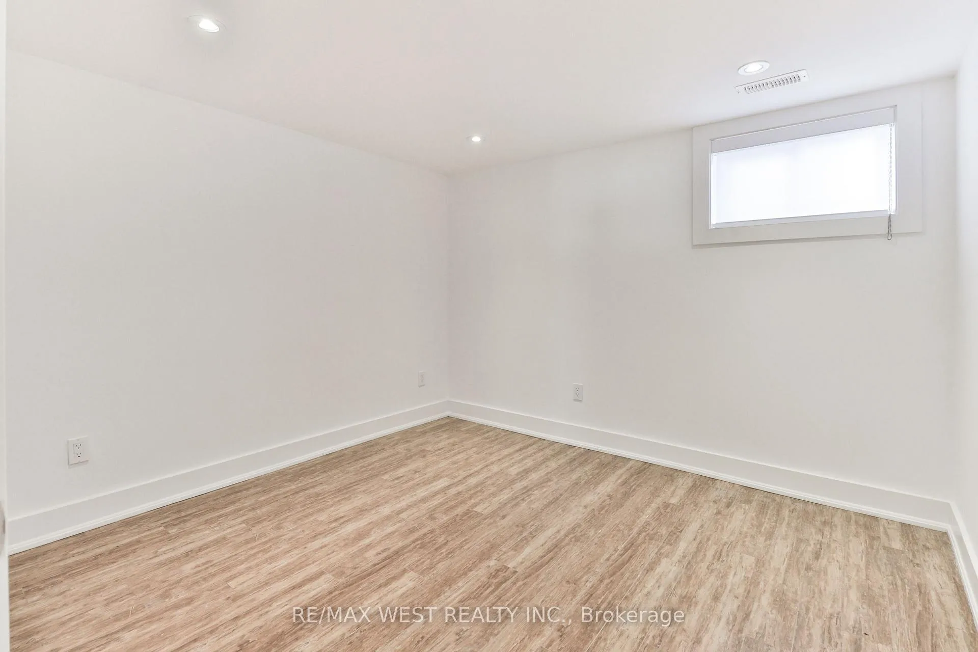 Photo 22 of Unit Basement, 13 Richardson Drive, Aurora, Aurora Highlands — HOMEH