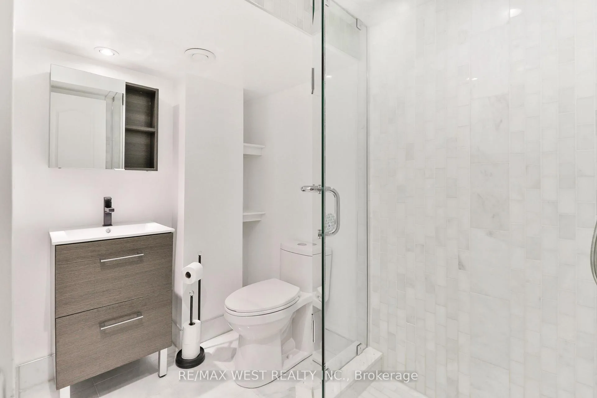 Photo 25 of Unit Basement, 13 Richardson Drive, Aurora, Aurora Highlands — HOMEH