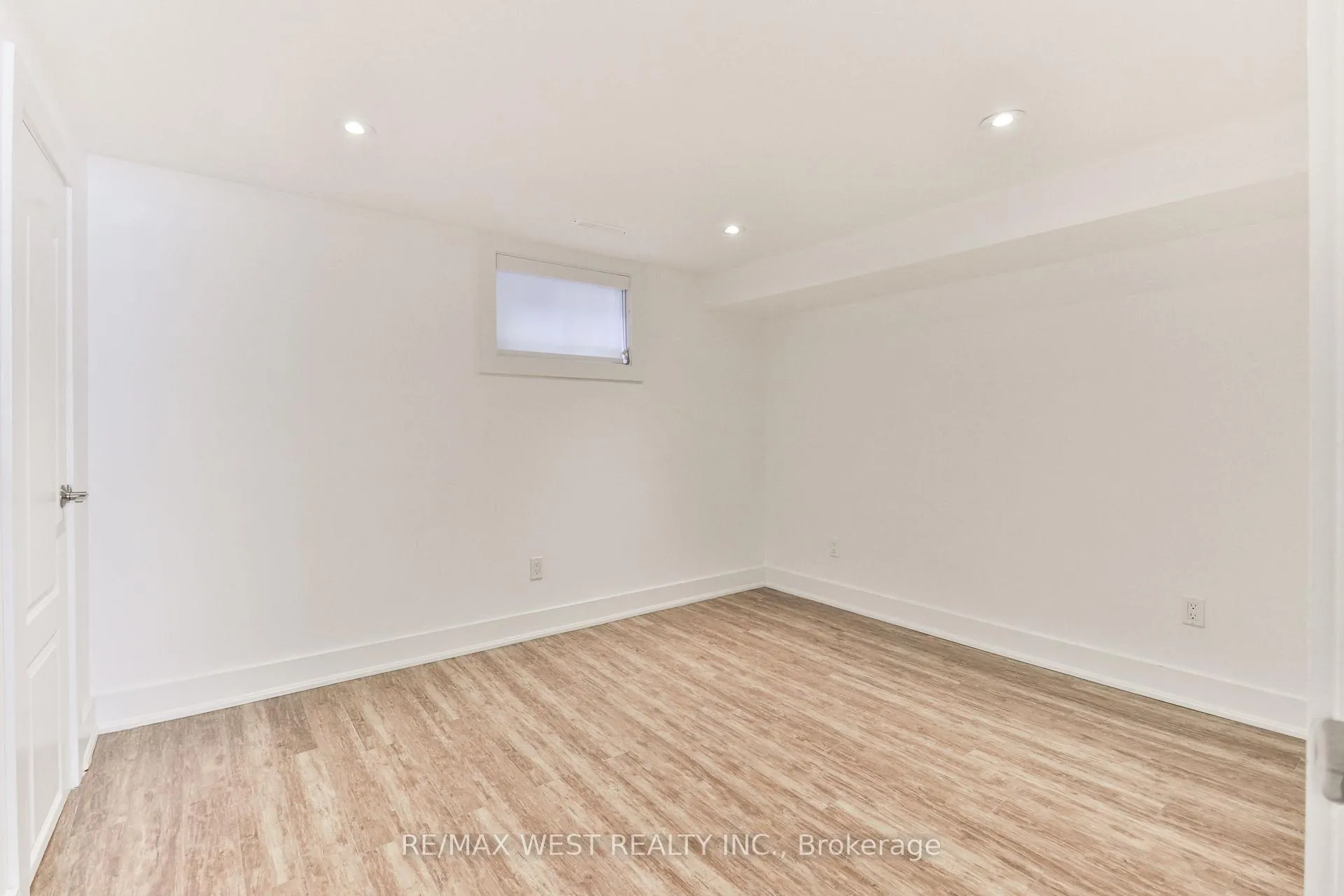 Photo 28 of Unit Basement, 13 Richardson Drive, Aurora, Aurora Highlands — HOMEH