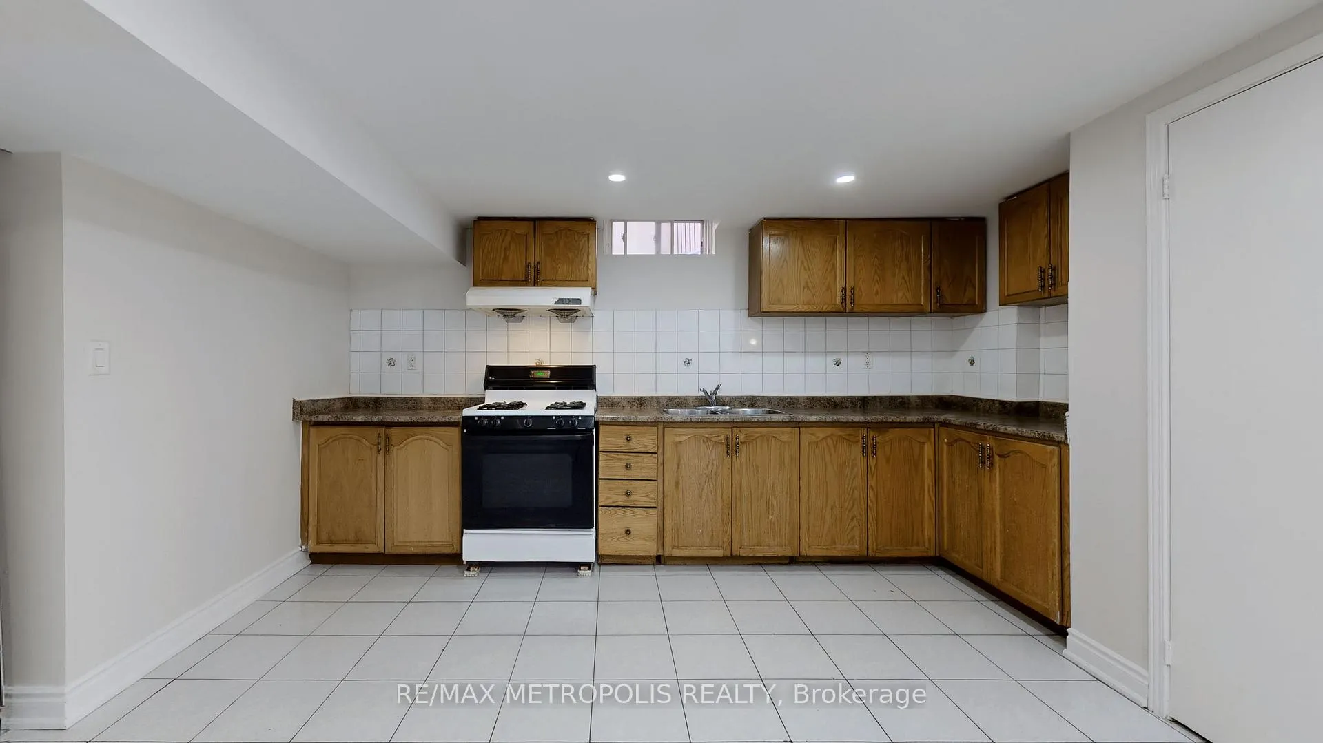 Photo 5 of Unit BSMT, 94 Blackmere Circle, Brampton, Fletcher's Creek South — HOMEH