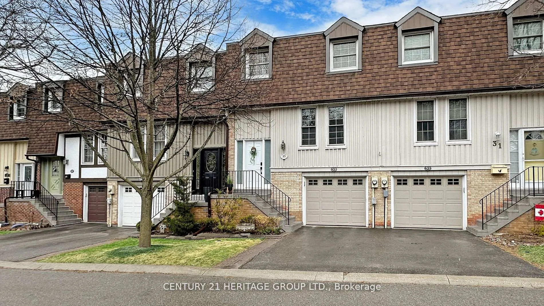 Photo 2 of 33 Bramble Way, Markham, Markham Village — HOMEH