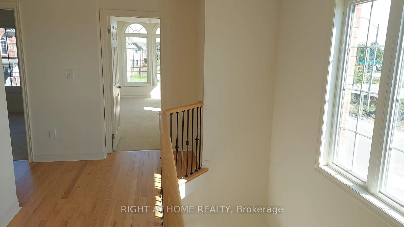 Photo 5 of 655 Krawchuck Crescent, Oshawa, Eastdale — HOMEH
