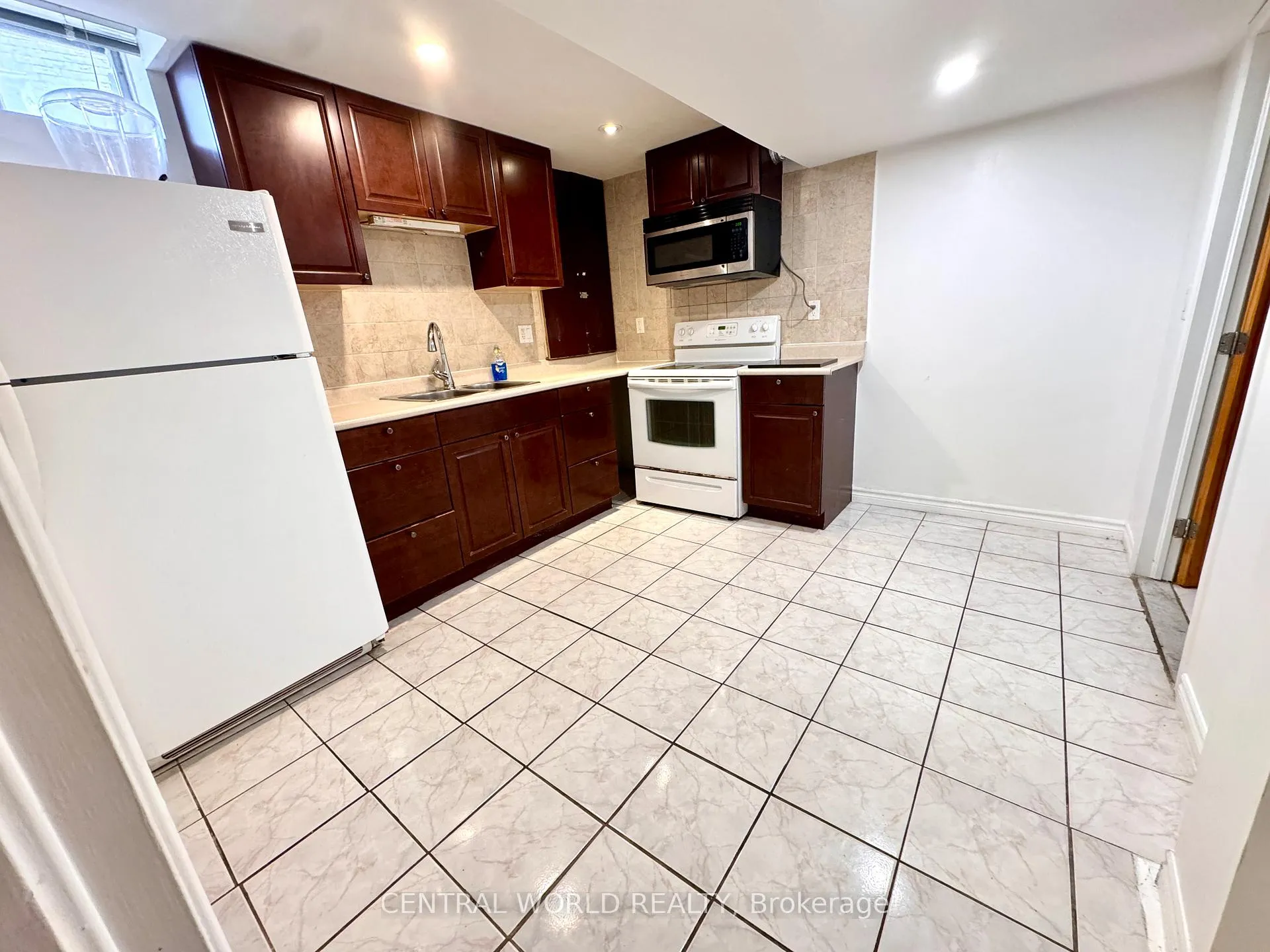 Photo 5 of Unit BASEMENT, 31 Ivan Daniels Drive, Markham, Middlefield — HOMEH