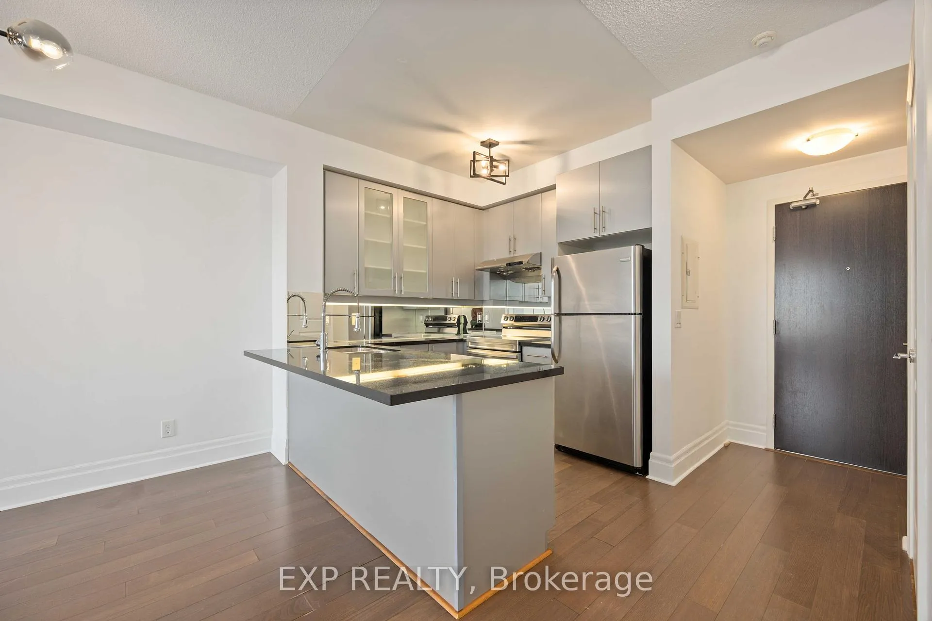 Photo 4 of Unit 616, 131 Upper Duke Crescent, Markham, Unionville — HOMEH