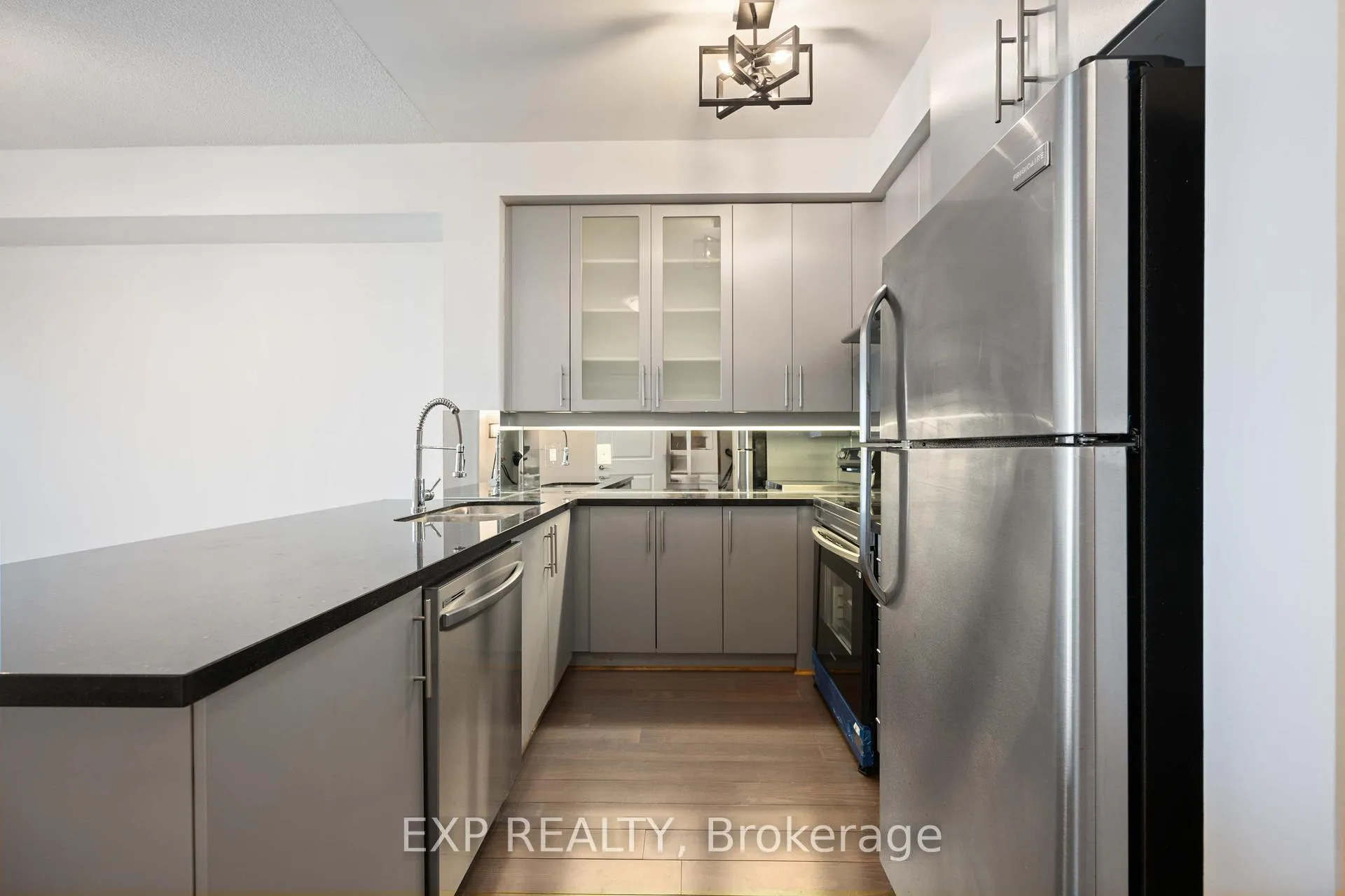 Photo 8 of Unit 616, 131 Upper Duke Crescent, Markham, Unionville — HOMEH