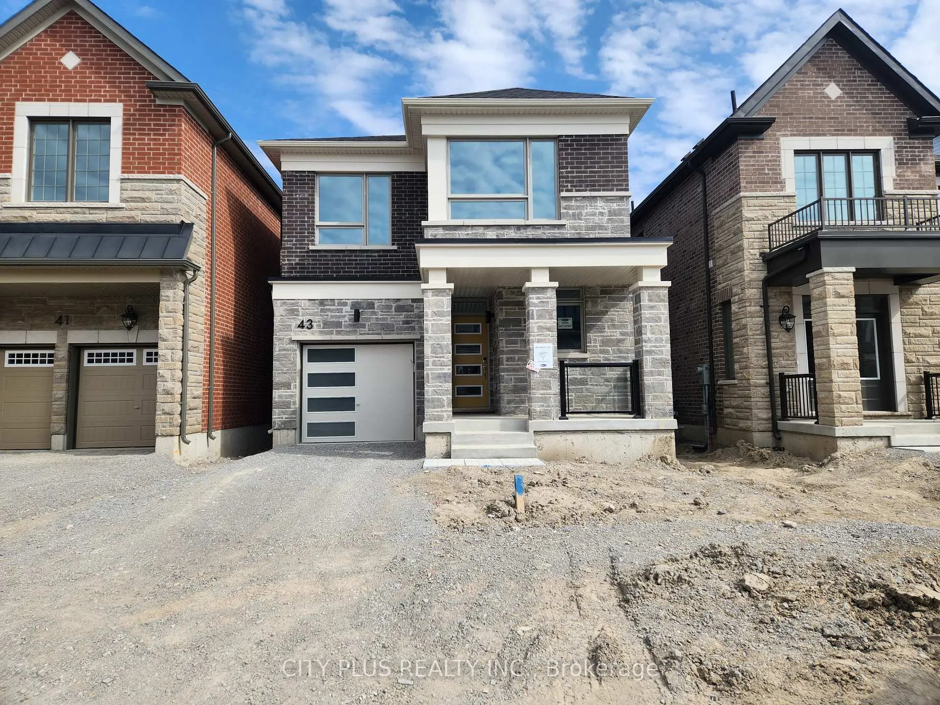 Photo 2 of 43 Spring Oak Crescent, Markham, Victoria Square — HOMEH