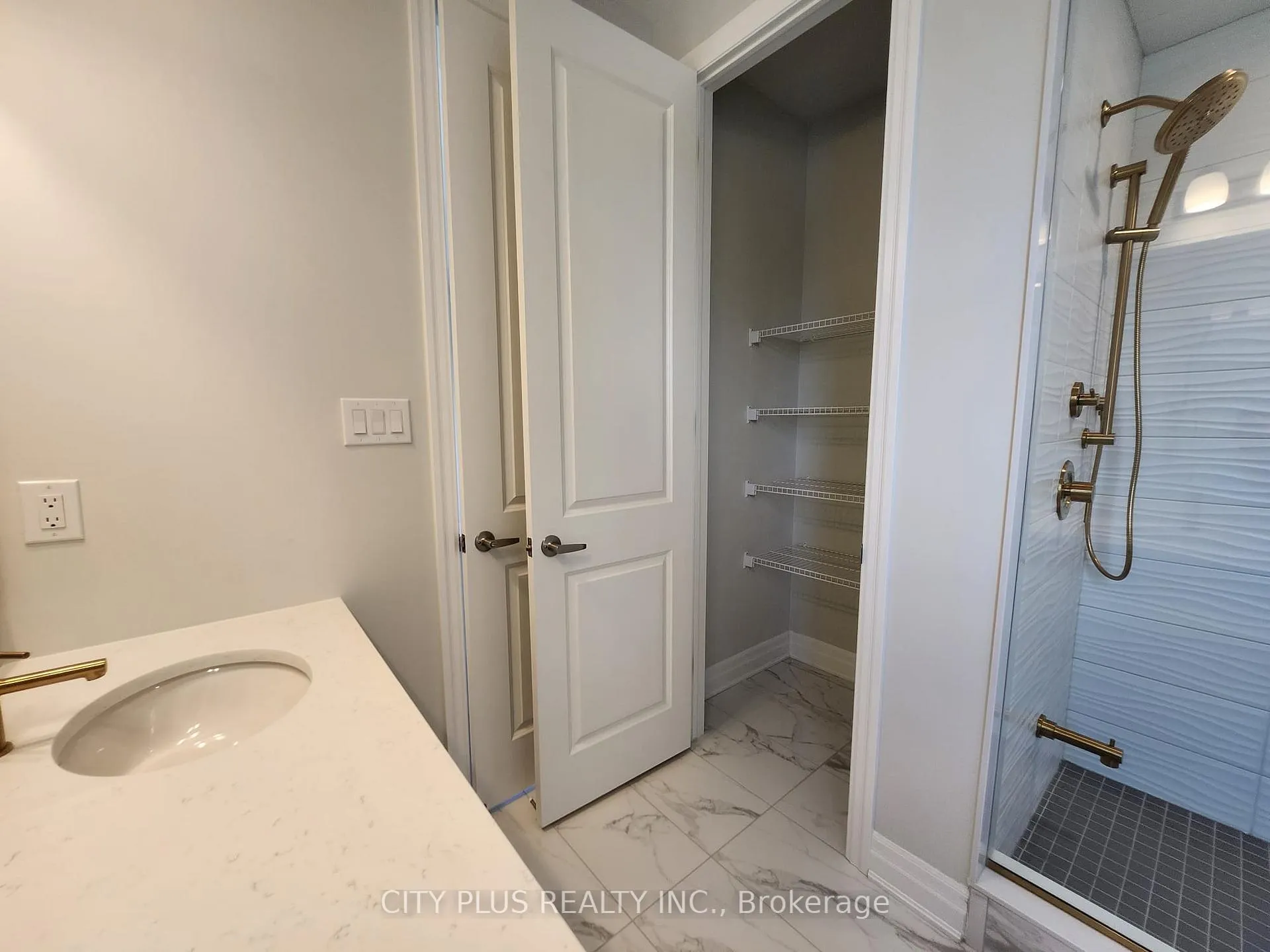 Photo 17 of 43 Spring Oak Crescent, Markham, Victoria Square — HOMEH