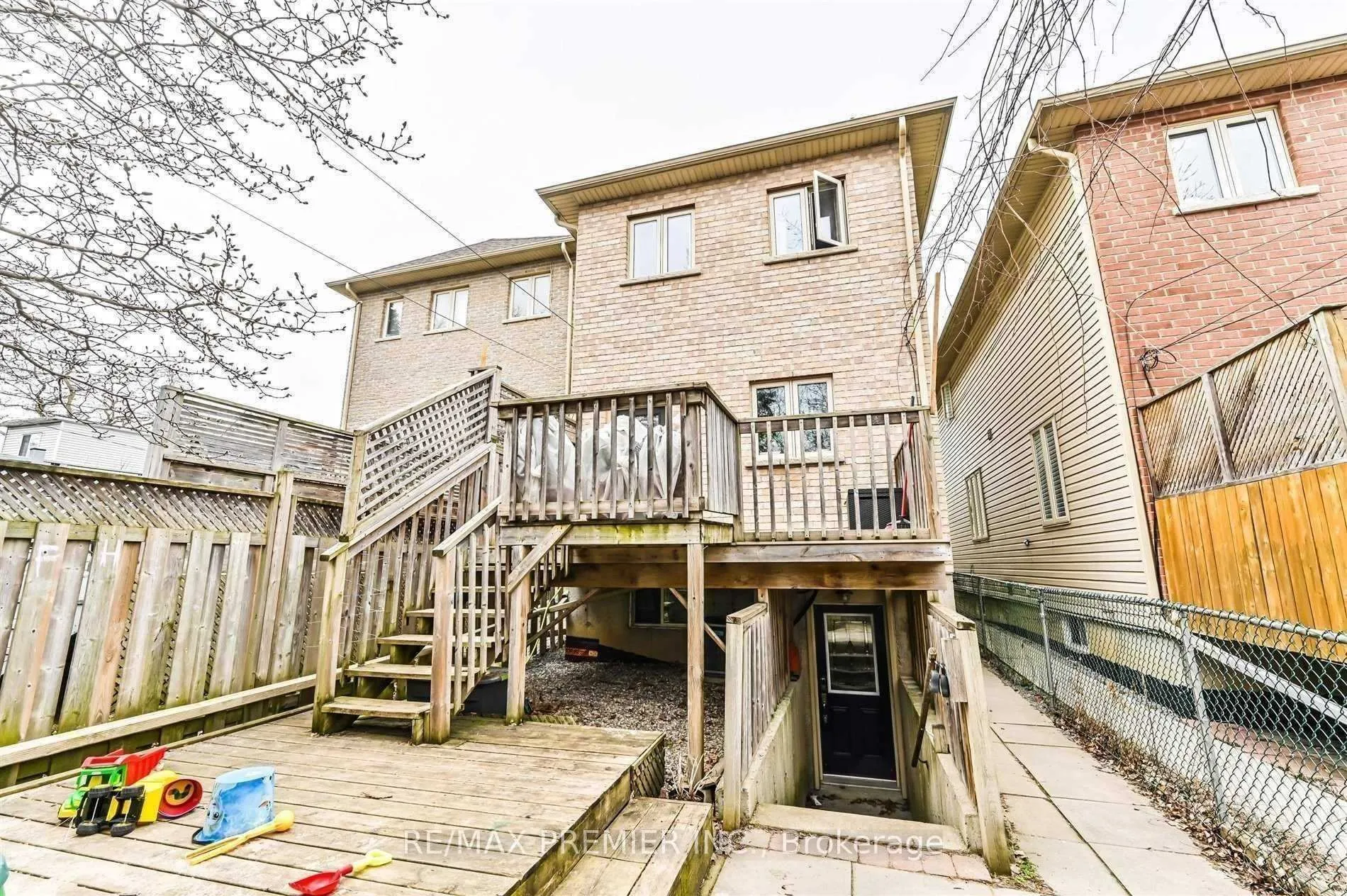 Photo 2 of Unit Lower, 1967 Dundas Street E, Toronto, The Beaches — HOMEH