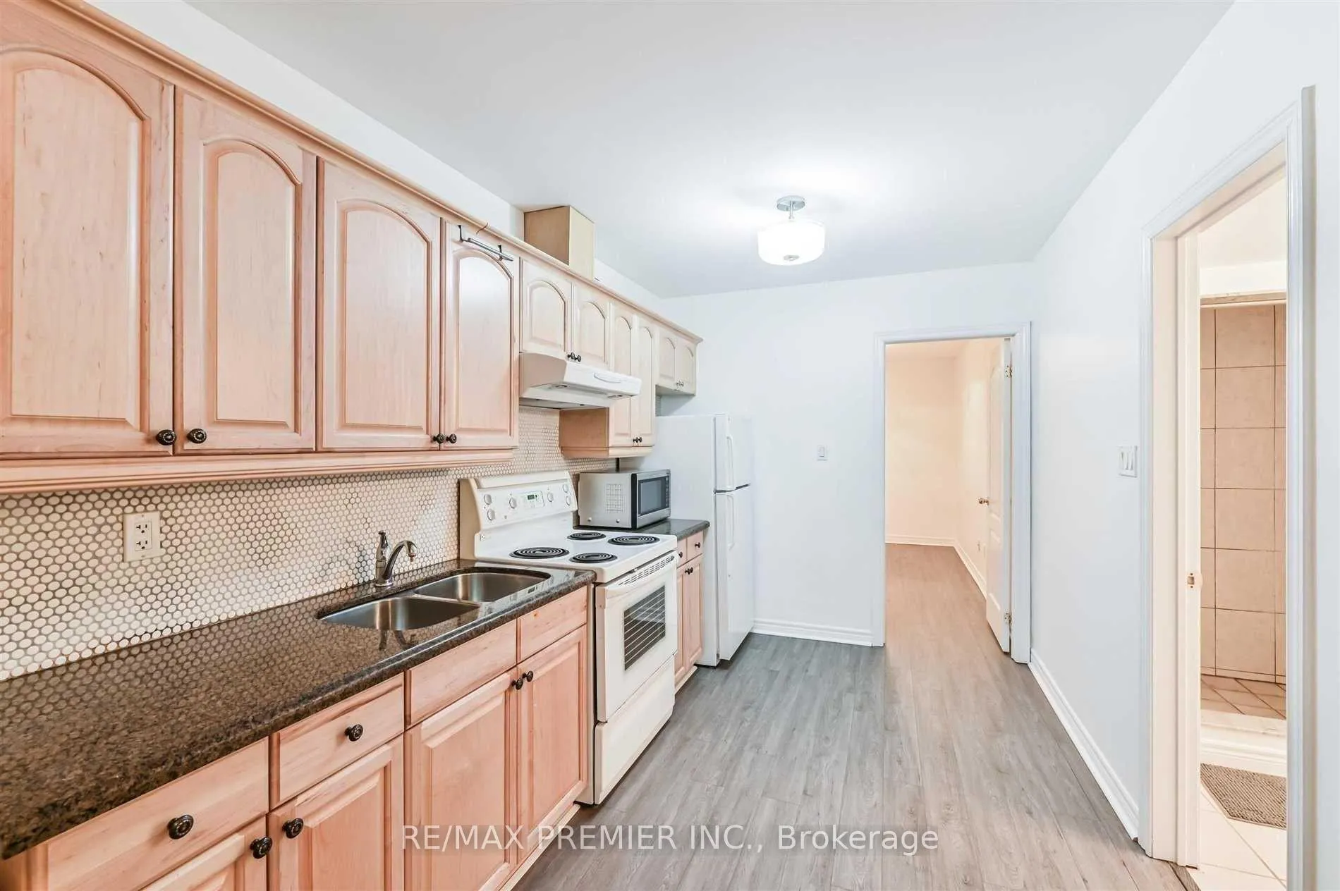 Photo 9 of Unit Lower, 1967 Dundas Street E, Toronto, The Beaches — HOMEH