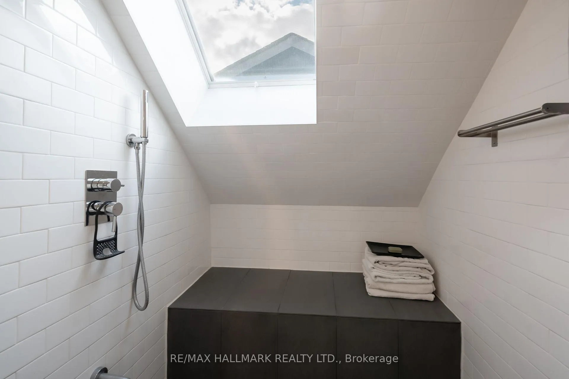 Photo 5 of Unit 3/F, 524 Markham Street, Toronto, Palmerston-Little Italy — HOMEH