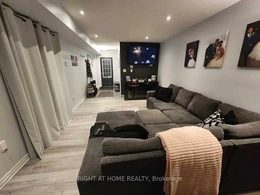 Photo 3 of 16 Brown Bear Street, Barrie, Rural Barrie Southwest — HOMEH