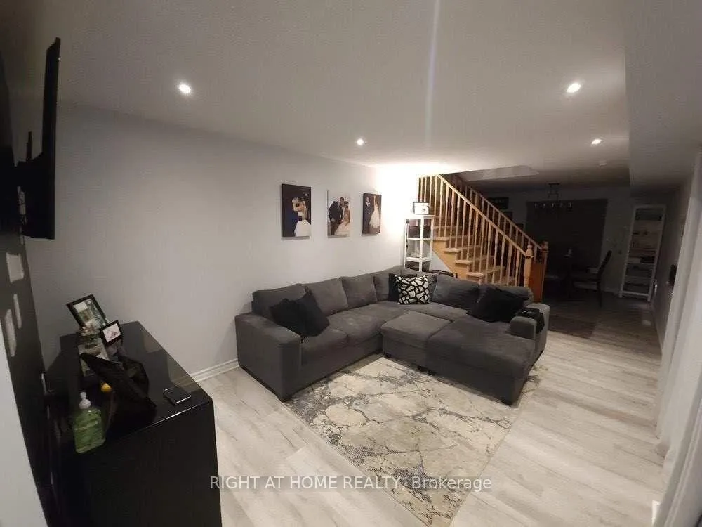 Photo 4 of 16 Brown Bear Street, Barrie, Rural Barrie Southwest — HOMEH