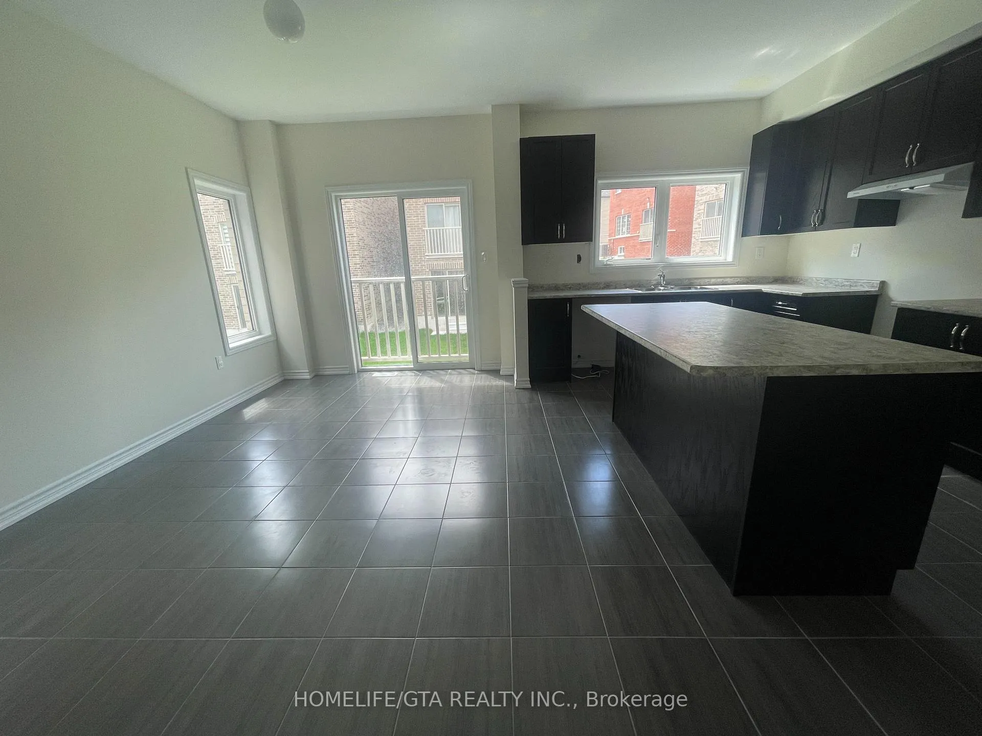 Photo 4 of 2640 Apricot Lane, Pickering, Rural Pickering — HOMEH