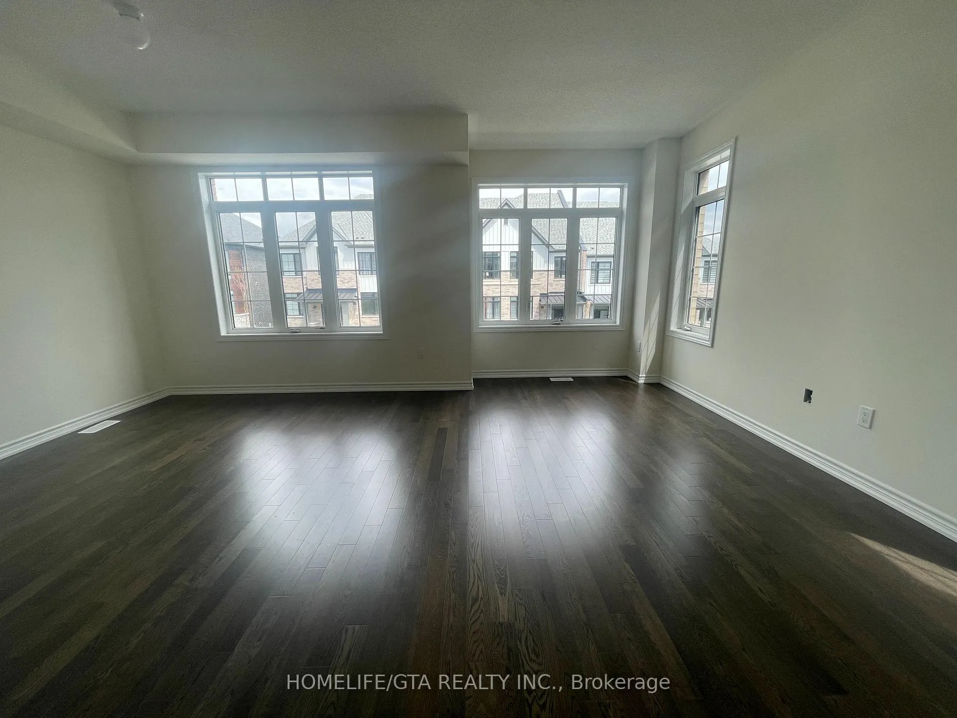 Photo 5 of 2640 Apricot Lane, Pickering, Rural Pickering — HOMEH