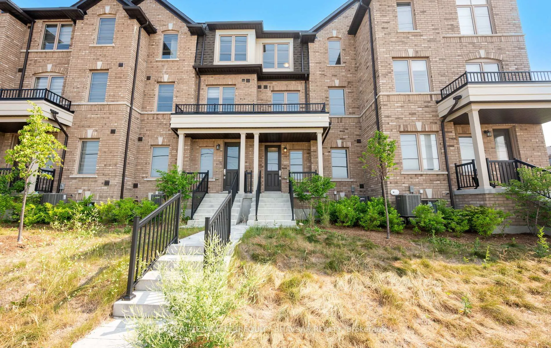 Photo 4 of 20 Vestry Way, Brampton, Goreway Drive Corridor — HOMEH