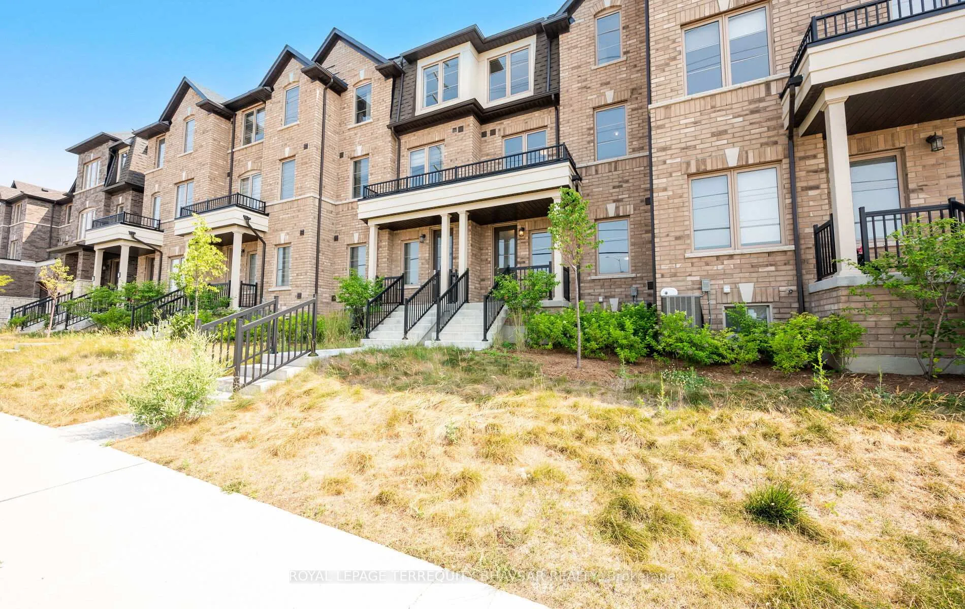 Photo 5 of 20 Vestry Way, Brampton, Goreway Drive Corridor — HOMEH