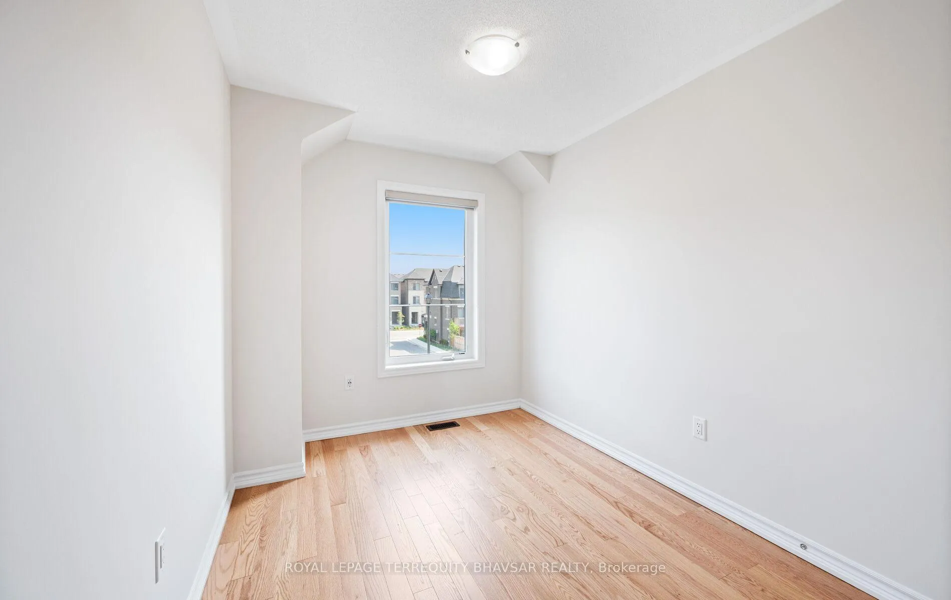 Photo 35 of 20 Vestry Way, Brampton, Goreway Drive Corridor — HOMEH