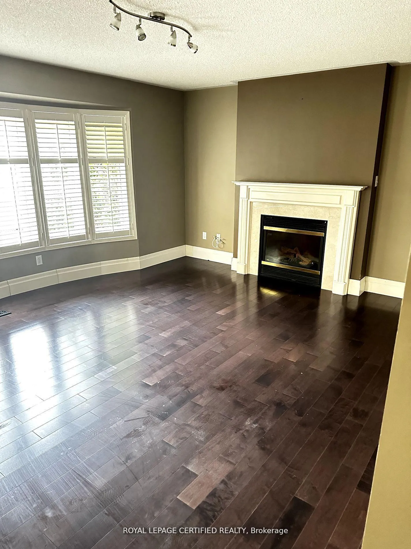 Photo 4 of 32 Fallstar Crescent, Brampton, Fletcher's Meadow — HOMEH