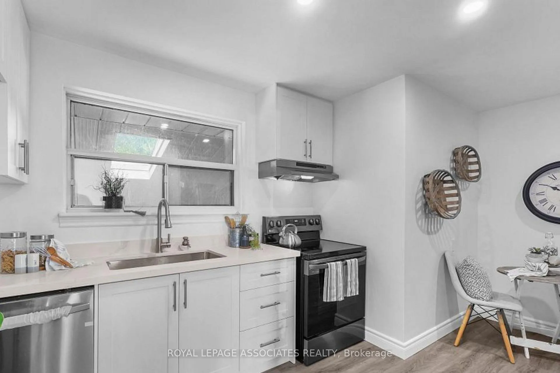 Photo 8 of 615 Perry Crescent, Oshawa, Vanier — HOMEH