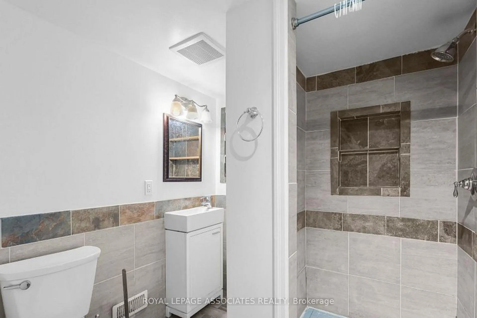 Photo 15 of 615 Perry Crescent, Oshawa, Vanier — HOMEH
