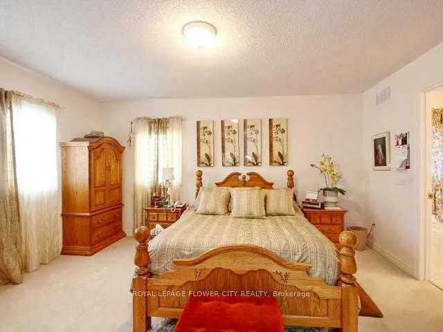 Photo 9 of 20 Whitwell Drive, Brampton, Vales of Castlemore — HOMEH