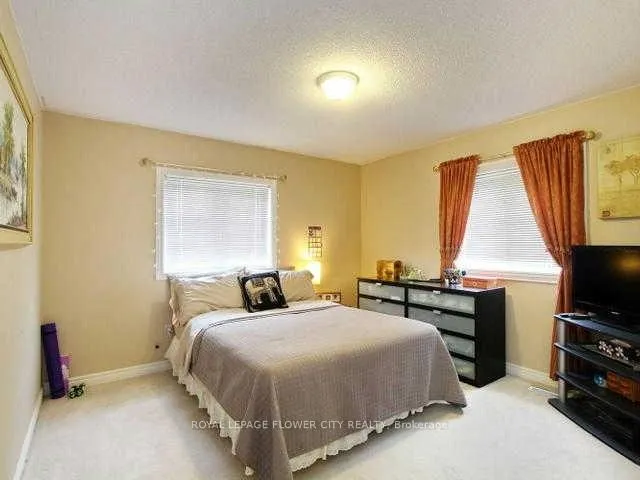 Photo 12 of 20 Whitwell Drive, Brampton, Vales of Castlemore — HOMEH