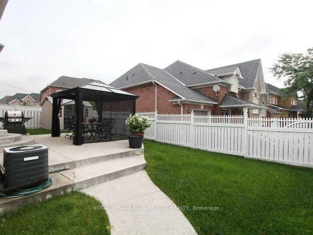 Photo 17 of 20 Whitwell Drive, Brampton, Vales of Castlemore — HOMEH