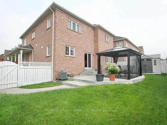 Photo 18 of 20 Whitwell Drive, Brampton, Vales of Castlemore — HOMEH