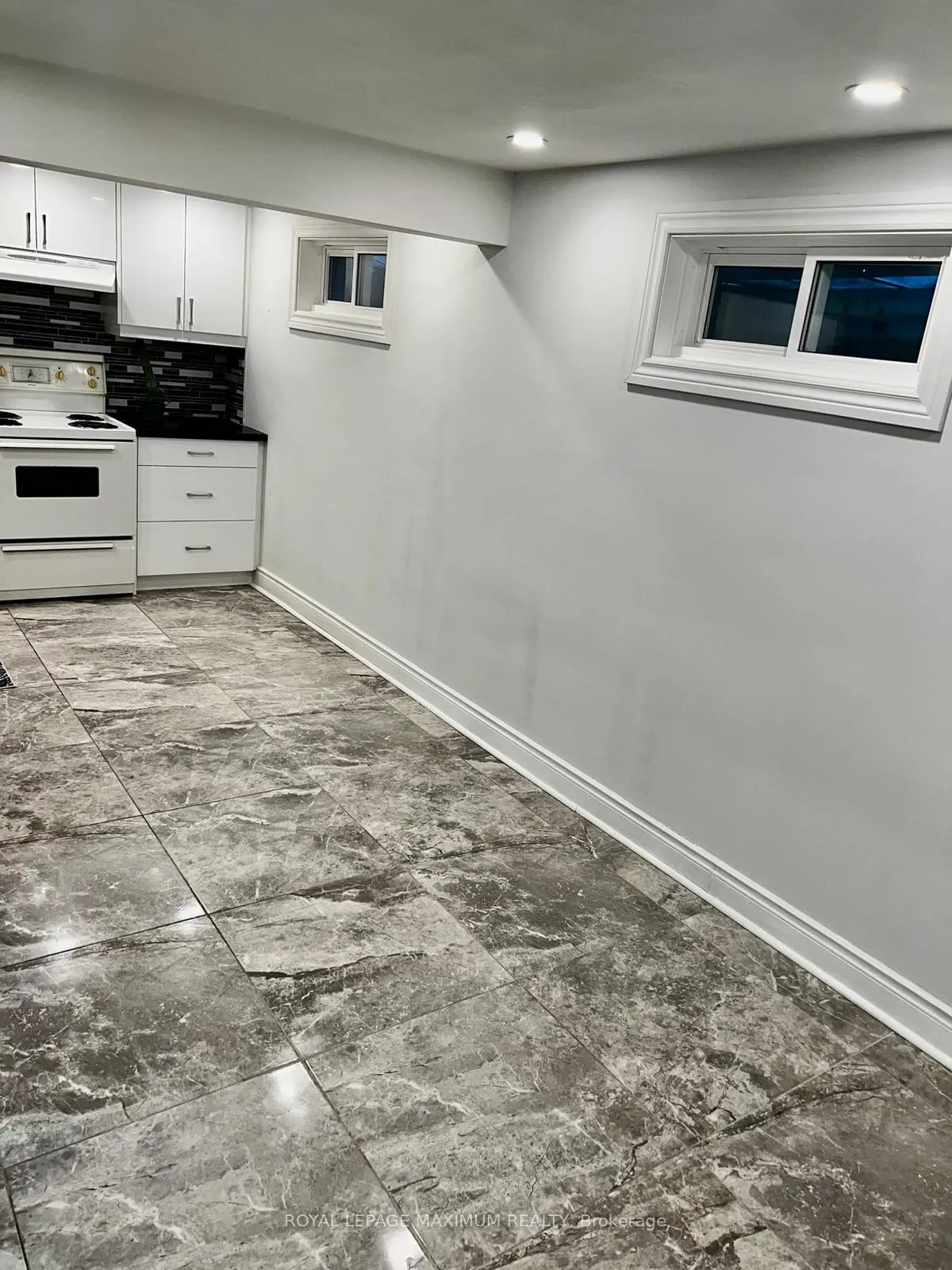 Photo 2 of Unit Bsmt, 41 Knotty Pine Trail, Markham, Royal Orchard — HOMEH