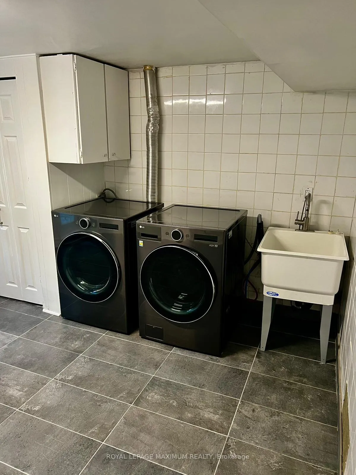Photo 6 of Unit Bsmt, 41 Knotty Pine Trail, Markham, Royal Orchard — HOMEH