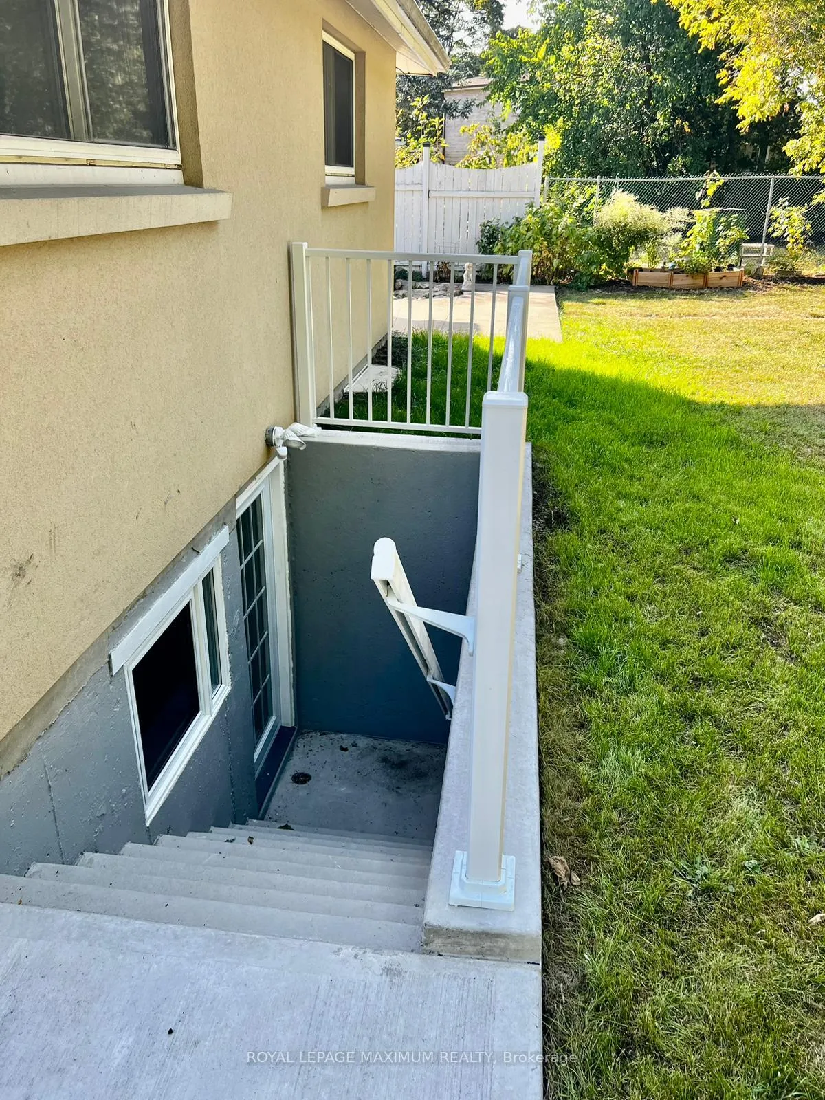 Photo 10 of Unit Bsmt, 41 Knotty Pine Trail, Markham, Royal Orchard — HOMEH