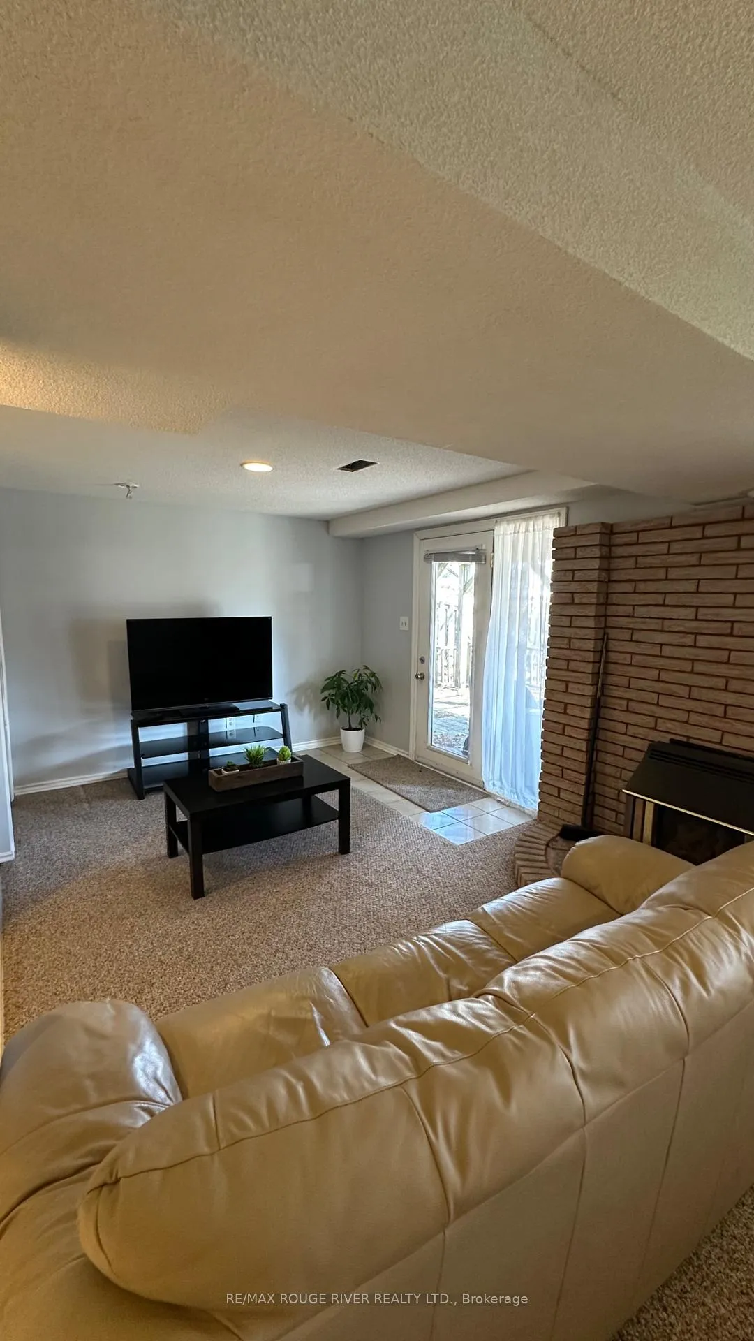 Photo 4 of 17 Penfound Drive, Clarington, Bowmanville — HOMEH