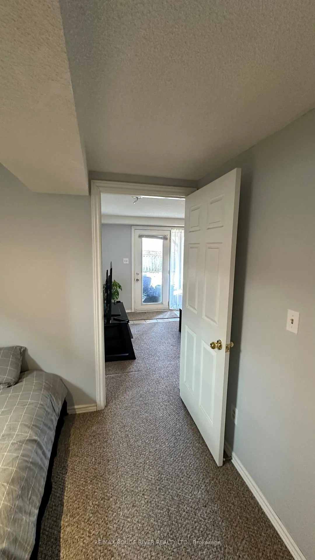 Photo 5 of 17 Penfound Drive, Clarington, Bowmanville — HOMEH