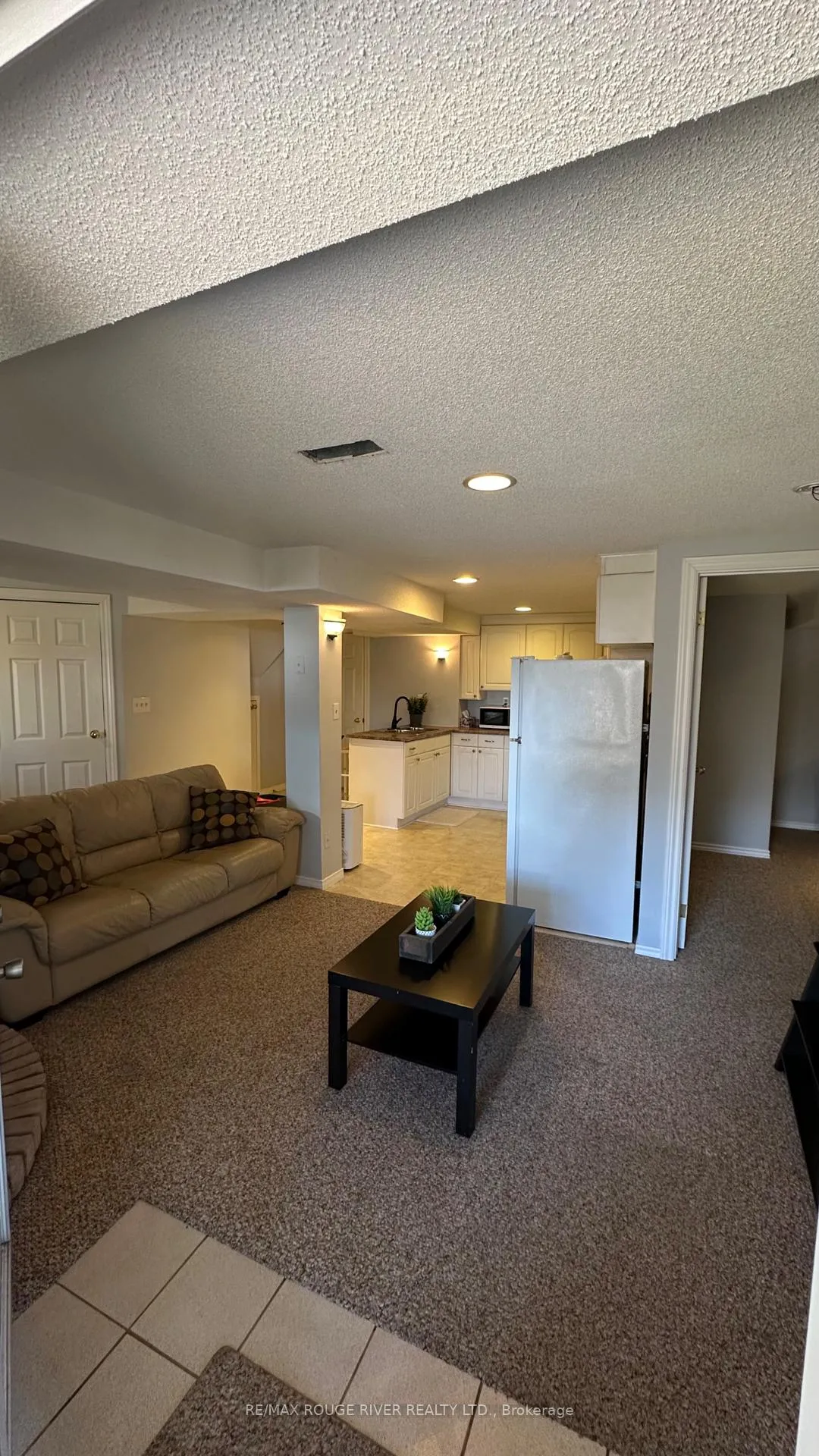 Photo 8 of 17 Penfound Drive, Clarington, Bowmanville — HOMEH
