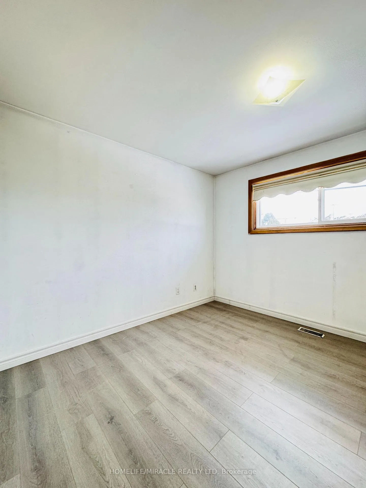 Photo 16 of 20 Terrace Drive, Hamilton, Balfour — HOMEH
