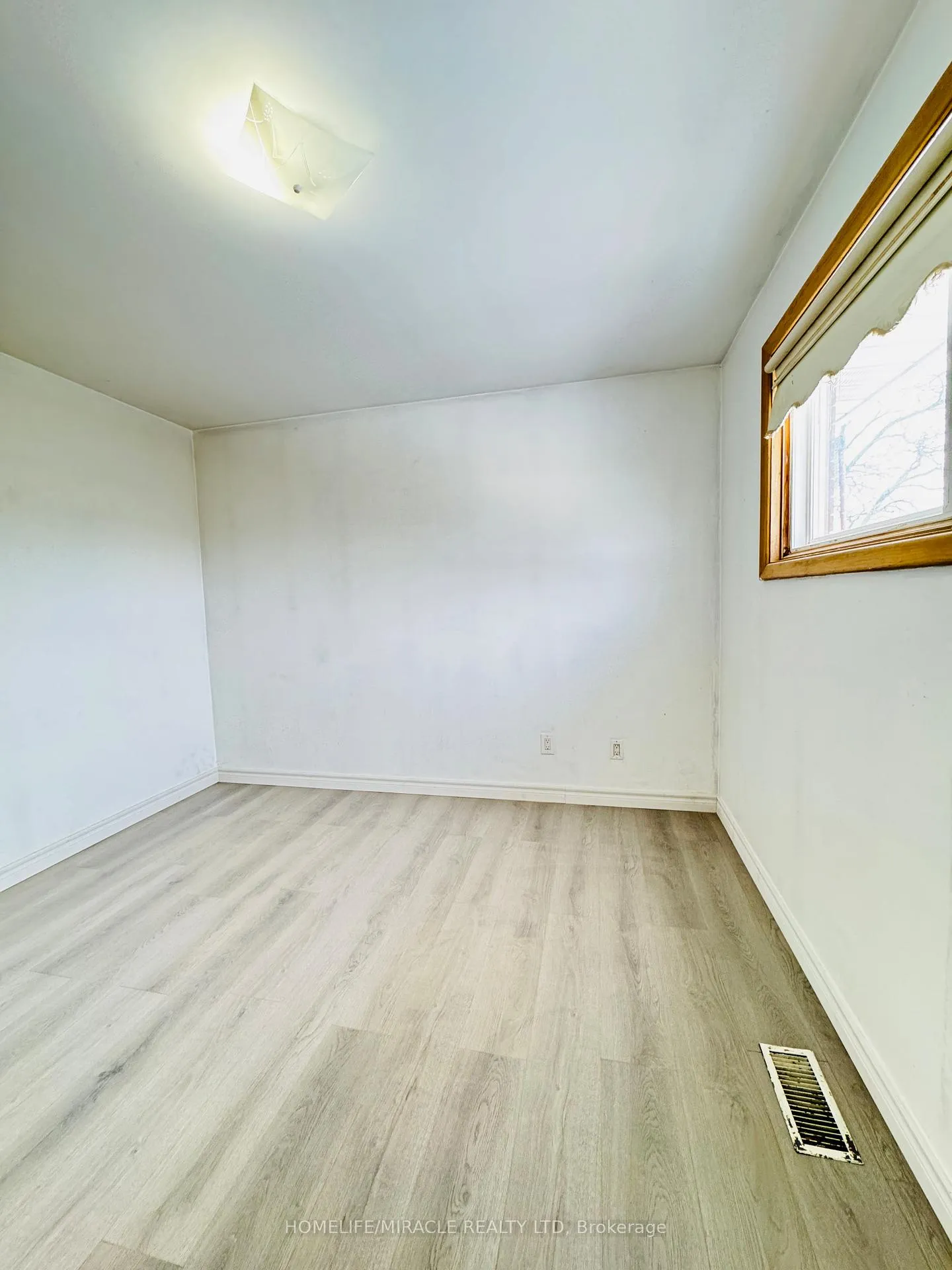 Photo 18 of 20 Terrace Drive, Hamilton, Balfour — HOMEH