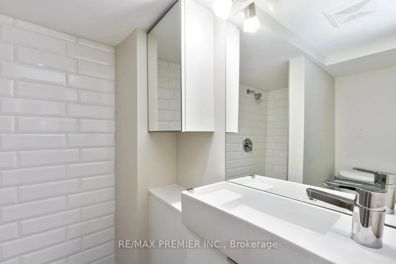 Photo 7 of Unit 3, 152 Owen Street, Barrie, City Centre — HOMEH