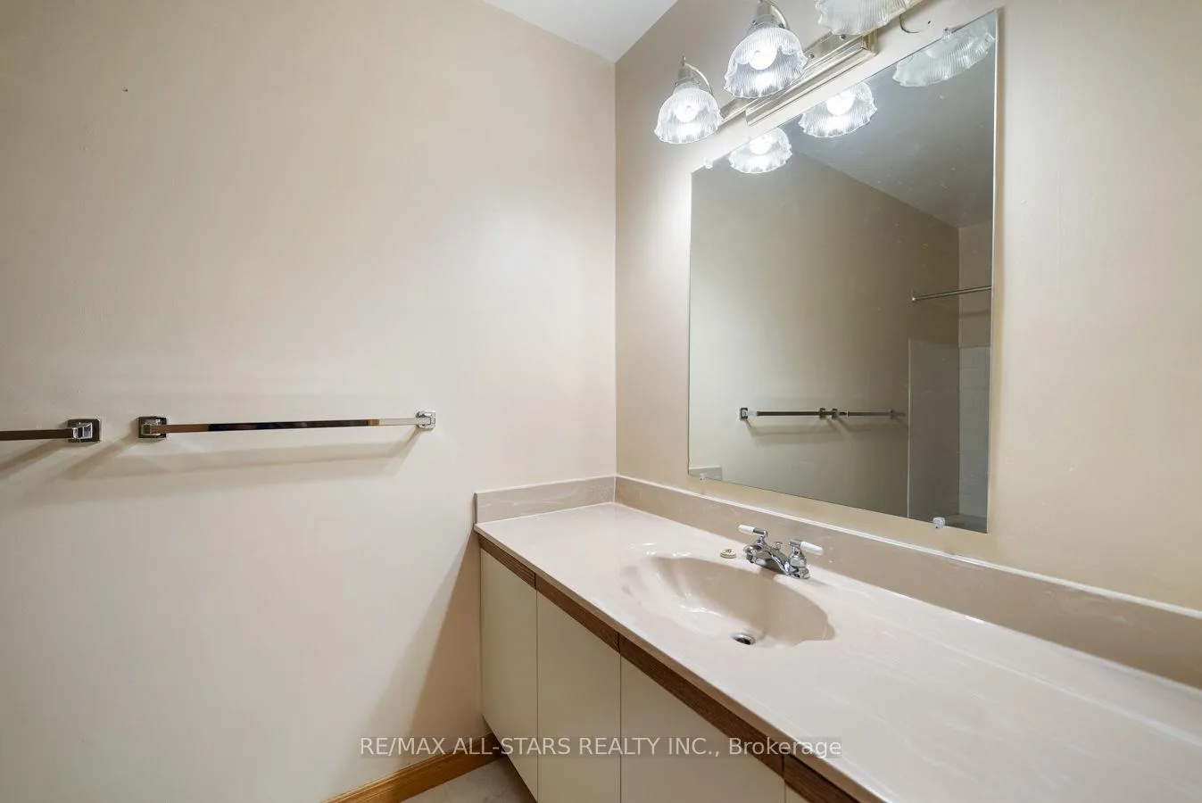 Photo 17 of Unit 8, 234 Water Street, Scugog, Port Perry — HOMEH