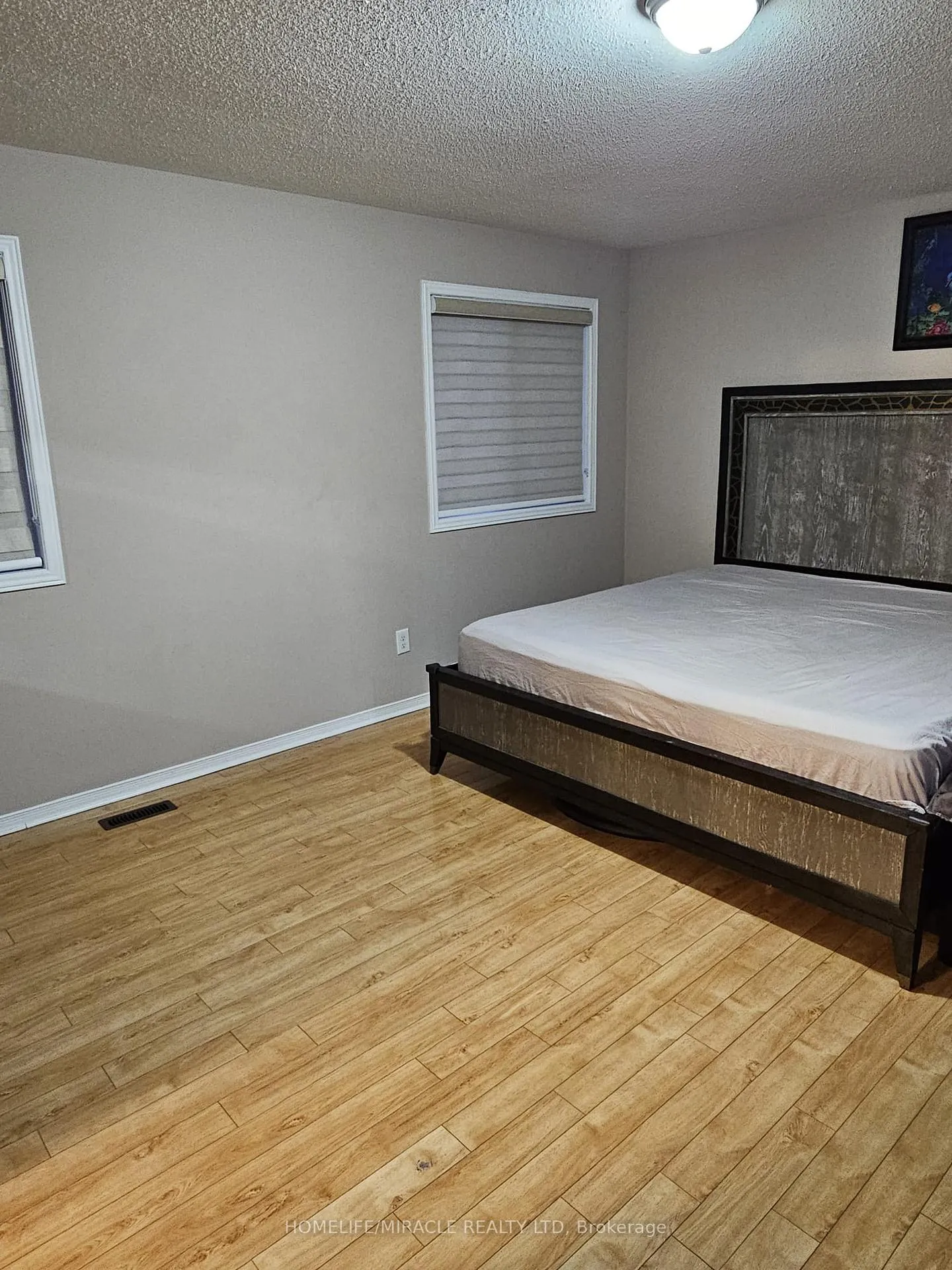Photo 3 of 19 Fairwood Circle, Brampton, Sandringham-Wellington — HOMEH