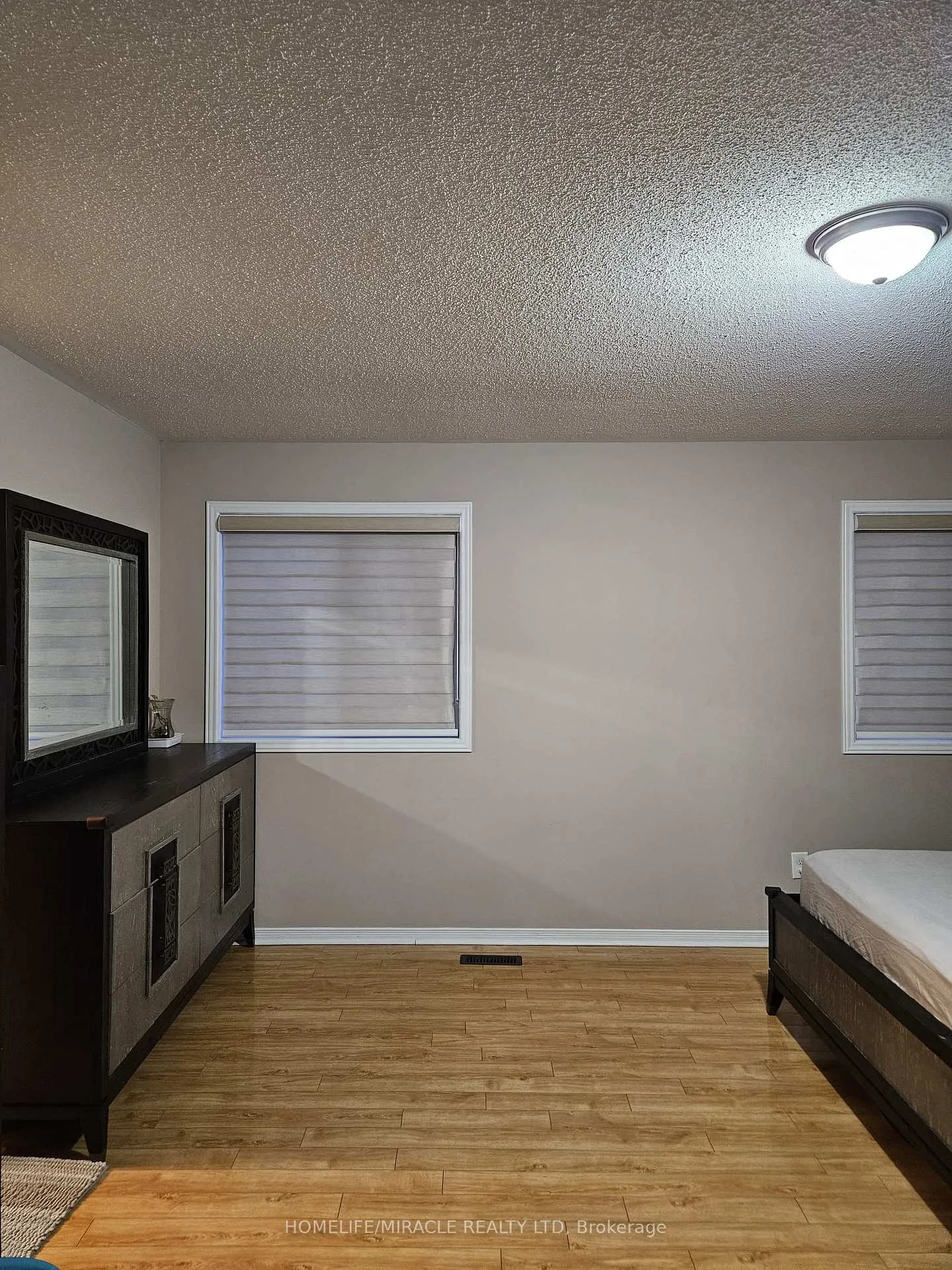 Photo 4 of 19 Fairwood Circle, Brampton, Sandringham-Wellington — HOMEH