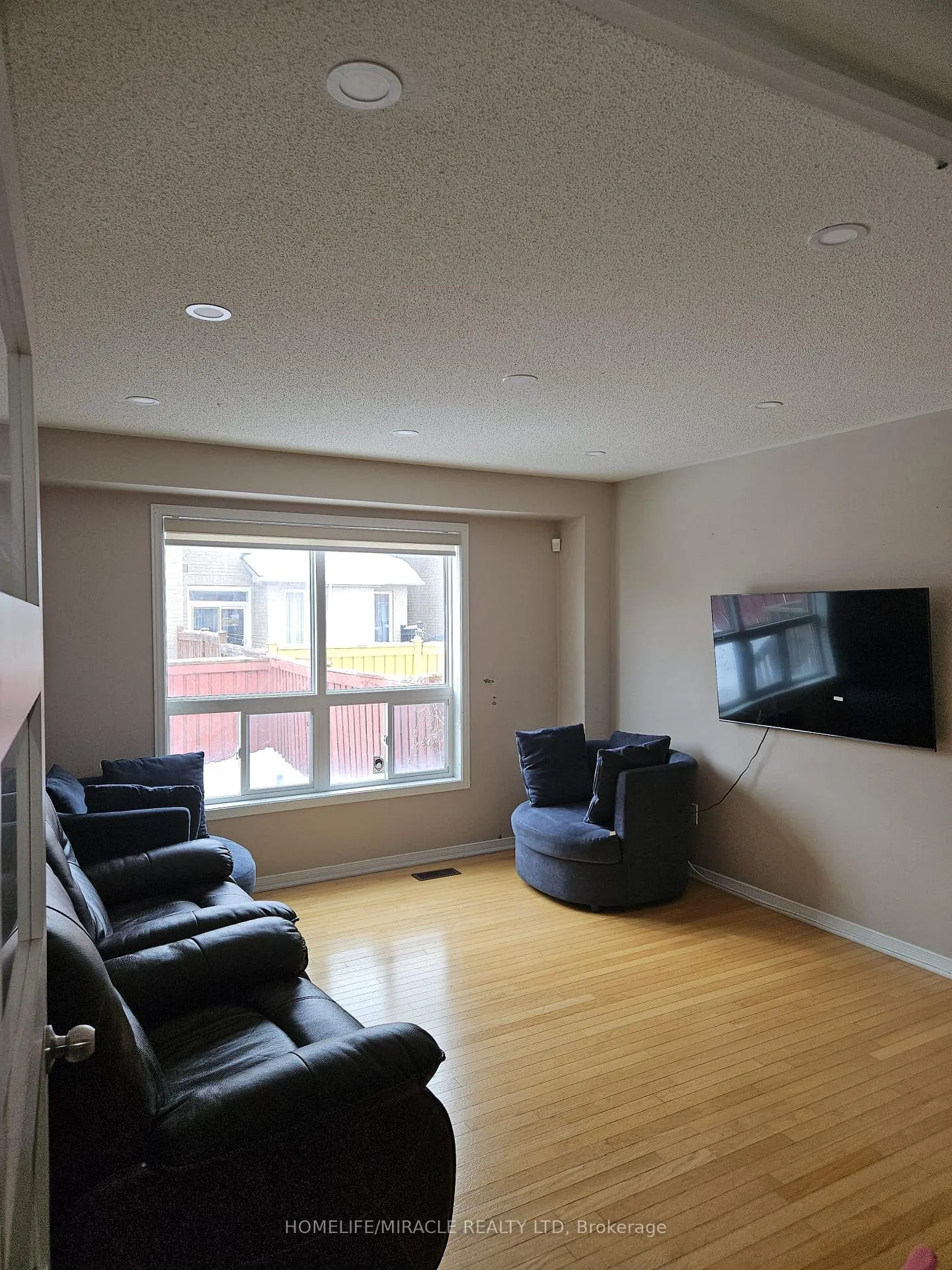 Photo 8 of 19 Fairwood Circle, Brampton, Sandringham-Wellington — HOMEH