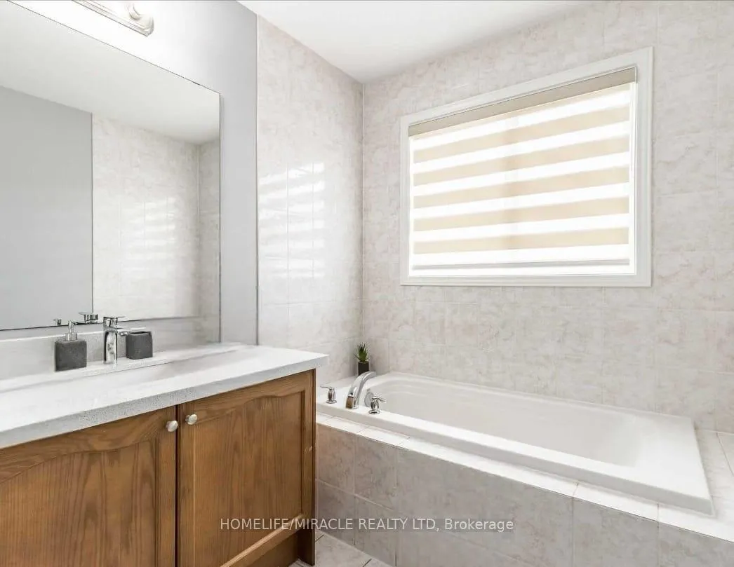 Photo 16 of 19 Fairwood Circle, Brampton, Sandringham-Wellington — HOMEH