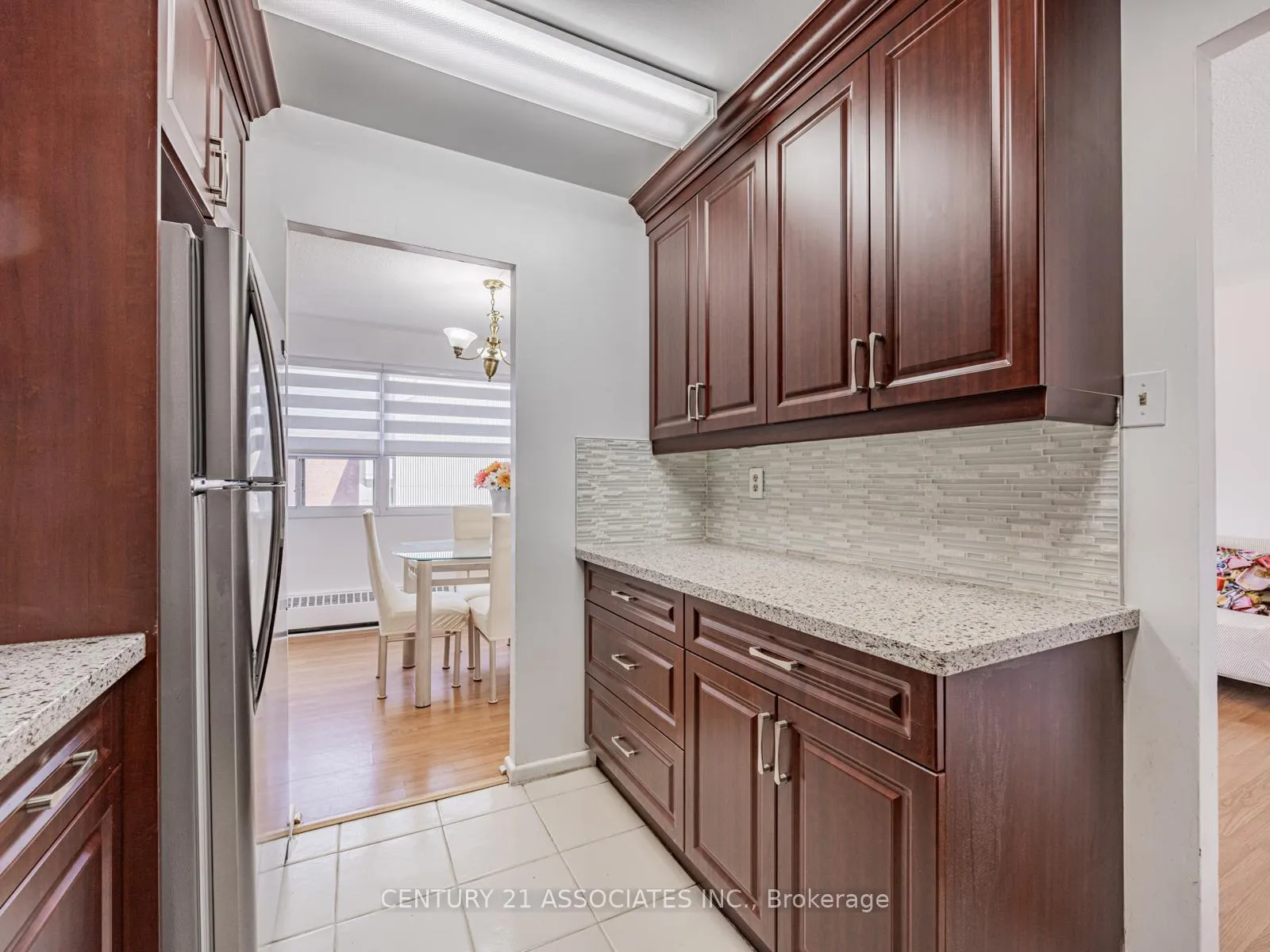 Photo 6 of Unit 402, 100 Leeward Glenway, Toronto, Flemingdon Park — HOMEH