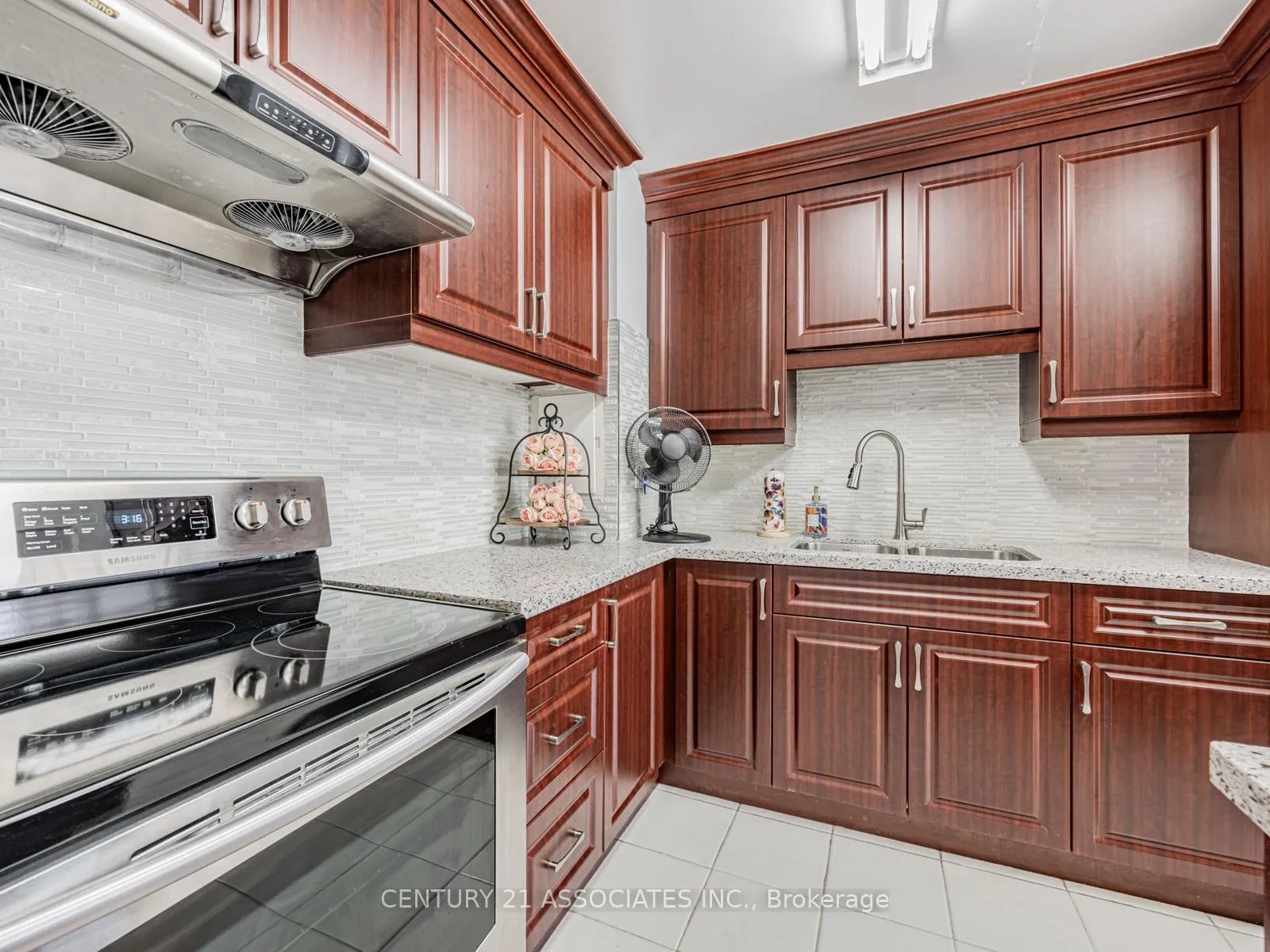 Photo 7 of Unit 402, 100 Leeward Glenway, Toronto, Flemingdon Park — HOMEH
