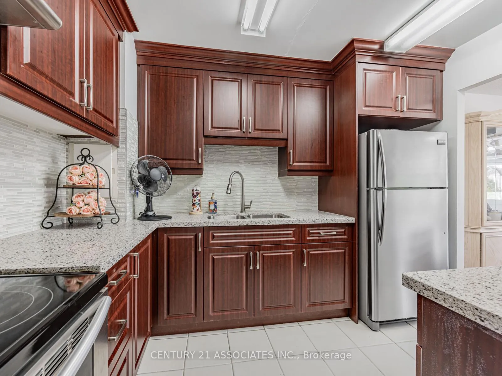Photo 8 of Unit 402, 100 Leeward Glenway, Toronto, Flemingdon Park — HOMEH