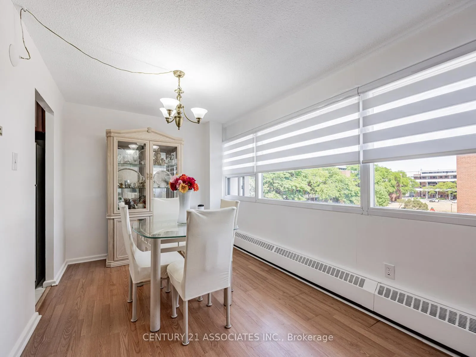 Photo 9 of Unit 402, 100 Leeward Glenway, Toronto, Flemingdon Park — HOMEH