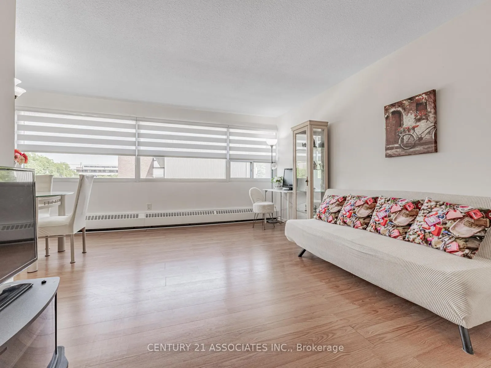 Photo 12 of Unit 402, 100 Leeward Glenway, Toronto, Flemingdon Park — HOMEH